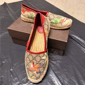Gucci Women's Espadrilles - Beige with Red Accents